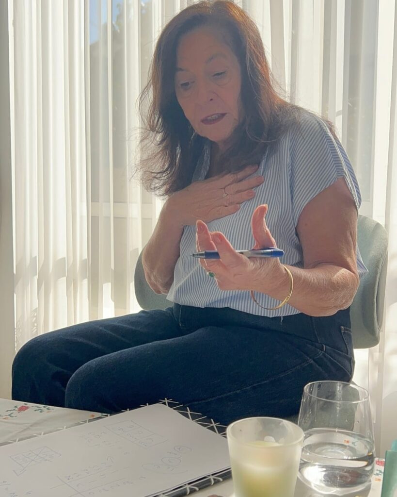 הסבר של תהליך נומרולוגי במהלך עבודה מעשית