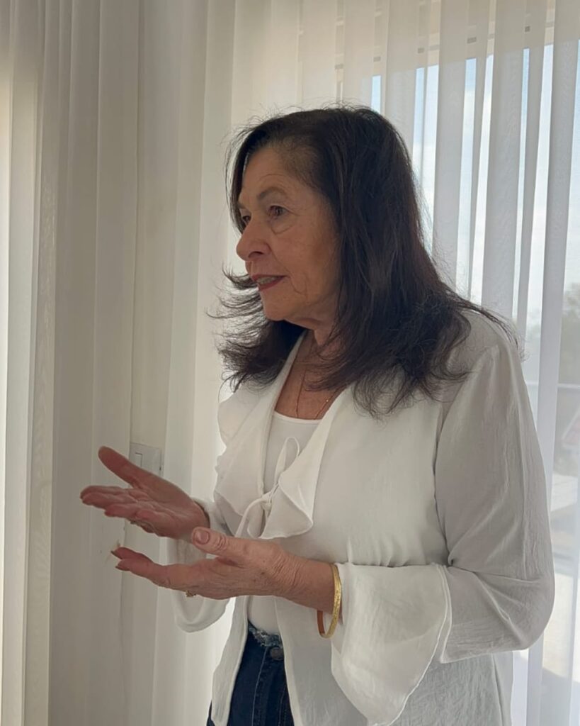 אתי דמרי מסבירה תהליך עבודה נומרולוגי במסגרת הקורס